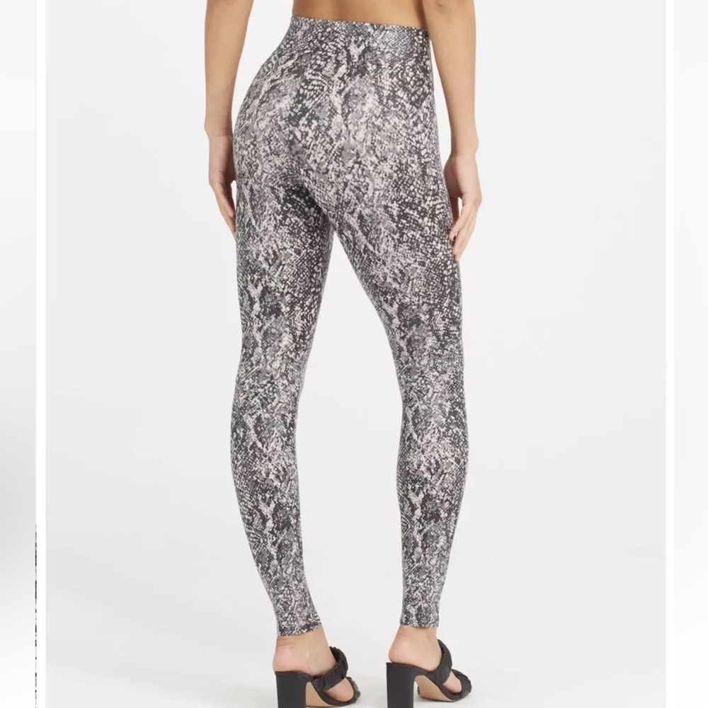 Spanx Faux Leather Snake Shine Leggings Size Small Shapewear Appear New 8866 - Picture 3 of 14